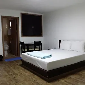 Hotel Gogo, Angeles
